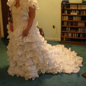 wedding gown size 14 - 16 - white - never worn